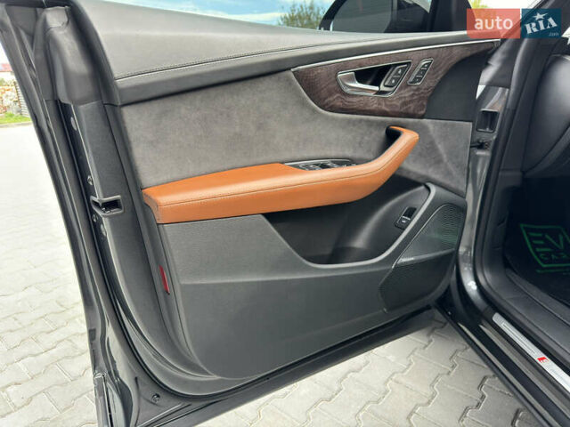 Серый Ауди Q8, объемом двигателя 2.97 л и пробегом 120 тыс. км за 75900 $, фото 19 на Automoto.ua