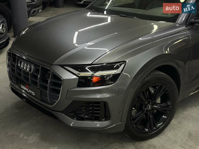 Серый Ауди Q8, объемом двигателя 3 л и пробегом 74 тыс. км за 54500 $, фото 5 на Automoto.ua