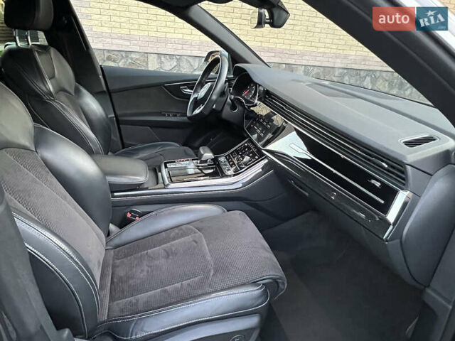 Серый Ауди Q8, объемом двигателя 2.97 л и пробегом 164 тыс. км за 57555 $, фото 11 на Automoto.ua