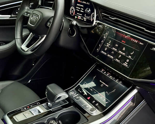 Сірий Ауді Q8, об'ємом двигуна 3 л та пробігом 64 тис. км за 54990 $, фото 30 на Automoto.ua