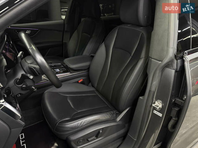Серый Ауди Q8, объемом двигателя 3 л и пробегом 84 тыс. км за 53000 $, фото 16 на Automoto.ua