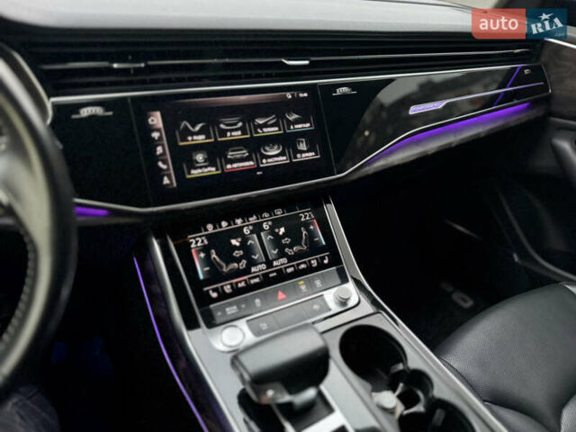 Сірий Ауді Q8, об'ємом двигуна 3 л та пробігом 139 тис. км за 44000 $, фото 14 на Automoto.ua