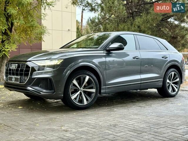 Ауді Q8 2019 у Дніпро (Дніпропетровську) на Automoto.ua Сірий Ауді Q8, об'ємом двигуна 2.97 л та пробігом 120 тис. км за 60500 $, фото 2 на Automoto.ua
