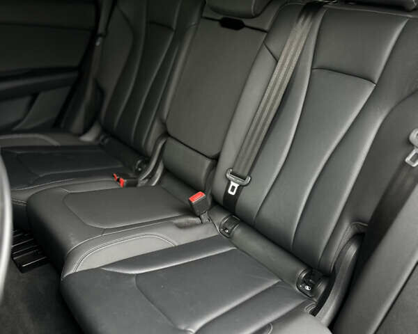 Серый Ауди Q8, объемом двигателя 3 л и пробегом 92 тыс. км за 55000 $, фото 29 на Automoto.ua