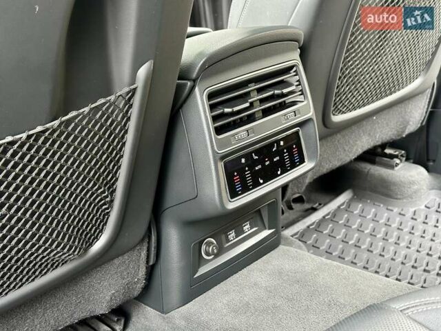 Серый Ауди Q8, объемом двигателя 3 л и пробегом 125 тыс. км за 48999 $, фото 94 на Automoto.ua