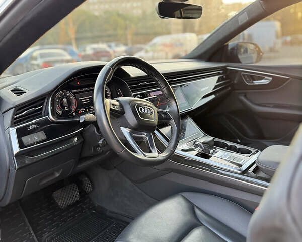 Серый Ауди Q8, объемом двигателя 3 л и пробегом 97 тыс. км за 48500 $, фото 17 на Automoto.ua
