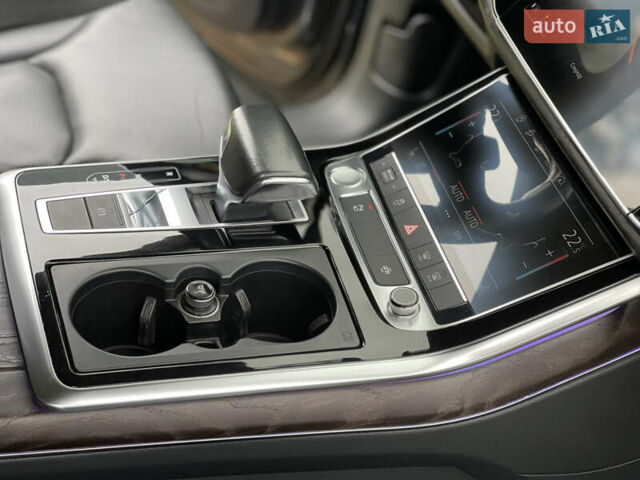 Сірий Ауді Q8, об'ємом двигуна 3 л та пробігом 139 тис. км за 44000 $, фото 28 на Automoto.ua