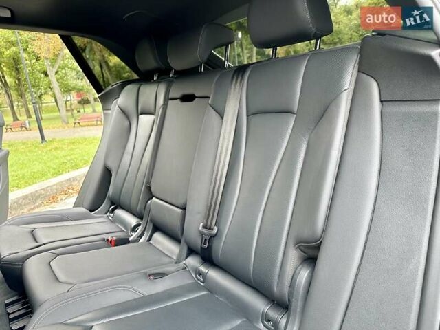 Серый Ауди Q8, объемом двигателя 3 л и пробегом 125 тыс. км за 48999 $, фото 98 на Automoto.ua