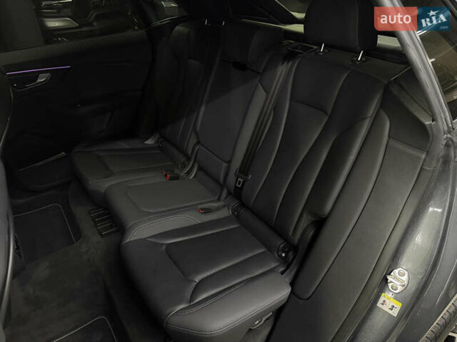 Серый Ауди Q8, объемом двигателя 3 л и пробегом 84 тыс. км за 53000 $, фото 19 на Automoto.ua