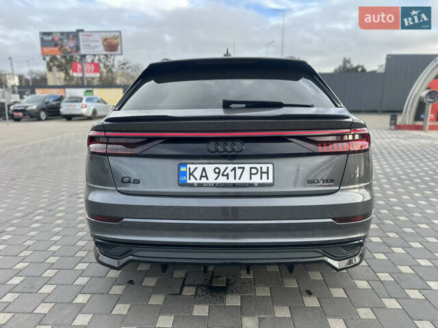 Сірий Ауді Q8, об'ємом двигуна 2.97 л та пробігом 130 тис. км за 65000 $, фото 4 на Automoto.ua