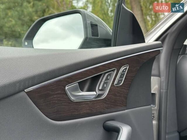 Серый Ауди Q8, объемом двигателя 3 л и пробегом 125 тыс. км за 48999 $, фото 87 на Automoto.ua