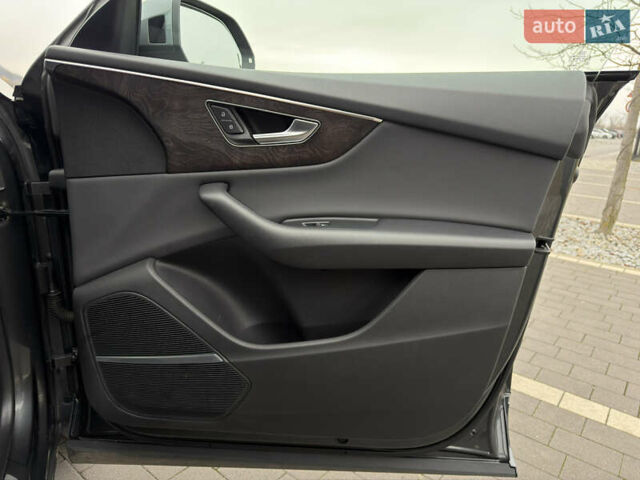 Серый Ауди Q8, объемом двигателя 3 л и пробегом 127 тыс. км за 47999 $, фото 67 на Automoto.ua