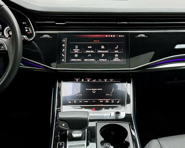Сірий Ауді Q8, об'ємом двигуна 3 л та пробігом 64 тис. км за 54990 $, фото 35 на Automoto.ua