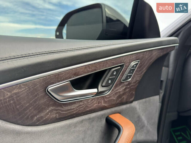 Серый Ауди Q8, объемом двигателя 2.97 л и пробегом 120 тыс. км за 75900 $, фото 10 на Automoto.ua