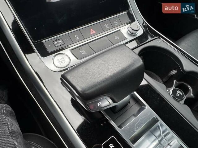 Серый Ауди Q8, объемом двигателя 3 л и пробегом 142 тыс. км за 44900 $, фото 94 на Automoto.ua