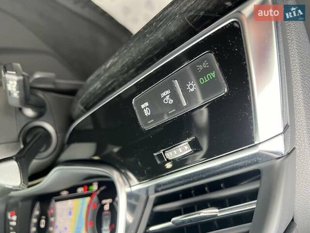 Сірий Ауді Q8, об'ємом двигуна 2.97 л та пробігом 78 тис. км за 65099 $, фото 45 на Automoto.ua