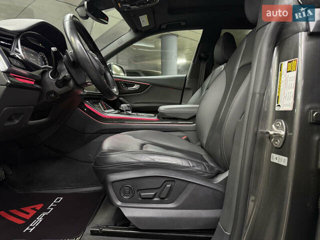Серый Ауди Q8, объемом двигателя 3 л и пробегом 74 тыс. км за 54500 $, фото 19 на Automoto.ua