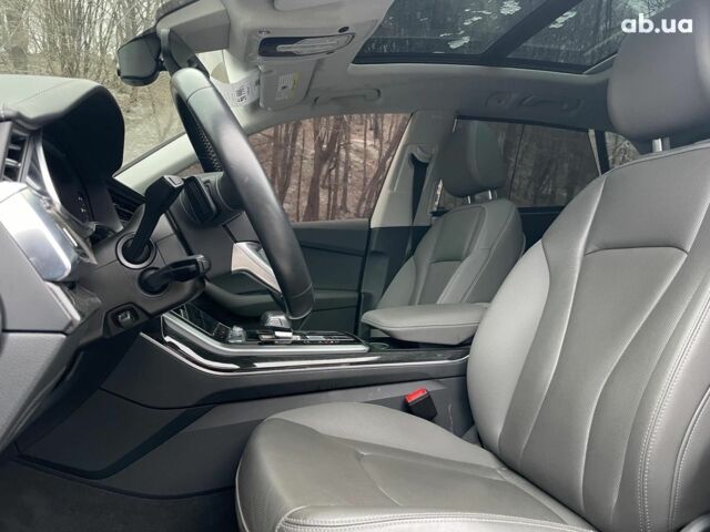 Серый Ауди Q8, объемом двигателя 3 л и пробегом 43 тыс. км за 56990 $, фото 3 на Automoto.ua