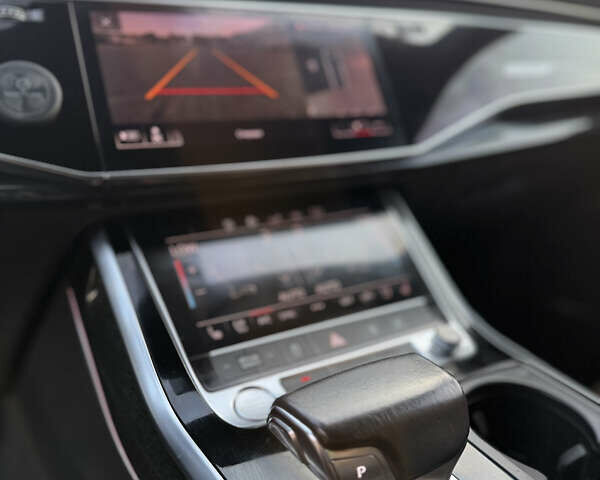 Серый Ауди Q8, объемом двигателя 3 л и пробегом 97 тыс. км за 48500 $, фото 18 на Automoto.ua