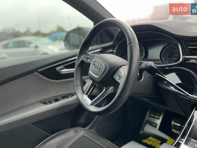 Сірий Ауді Q8, об'ємом двигуна 3 л та пробігом 85 тис. км за 55900 $, фото 29 на Automoto.ua