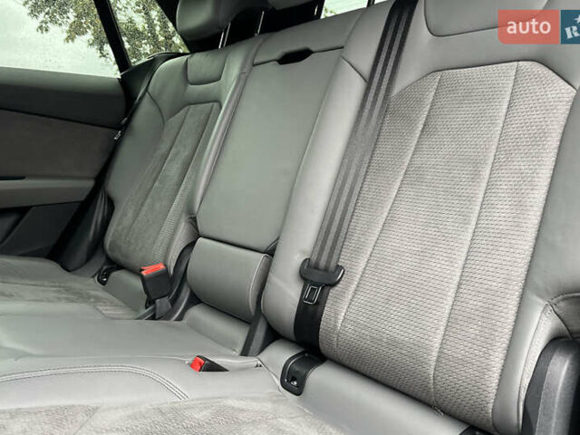 Сірий Ауді Q8, об'ємом двигуна 3 л та пробігом 85 тис. км за 55900 $, фото 22 на Automoto.ua