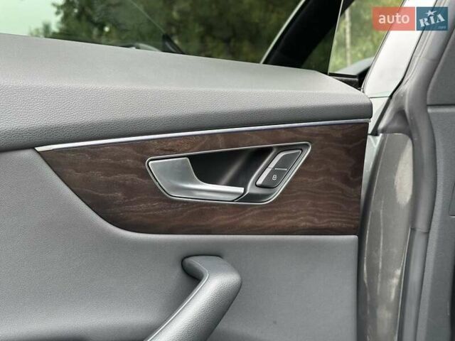 Серый Ауди Q8, объемом двигателя 3 л и пробегом 125 тыс. км за 48999 $, фото 89 на Automoto.ua