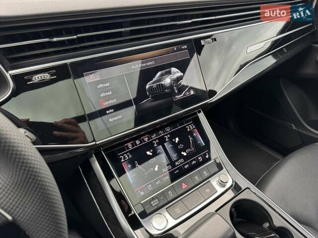 Серый Ауди Q8, объемом двигателя 3 л и пробегом 142 тыс. км за 44900 $, фото 87 на Automoto.ua