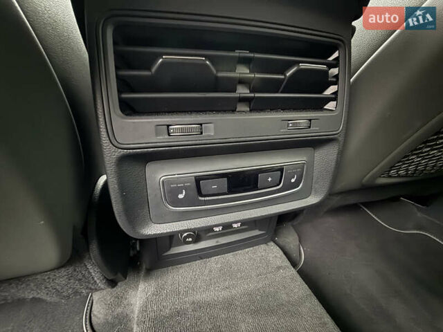 Сірий Ауді Q8, об'ємом двигуна 3 л та пробігом 84 тис. км за 34700 $, фото 11 на Automoto.ua