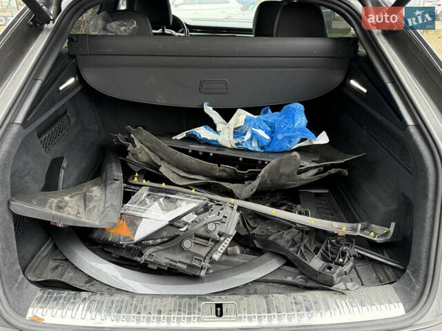 Сірий Ауді Q8, об'ємом двигуна 3 л та пробігом 84 тис. км за 34700 $, фото 17 на Automoto.ua