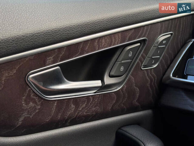 Серый Ауди Q8, объемом двигателя 3 л и пробегом 103 тыс. км за 46500 $, фото 32 на Automoto.ua