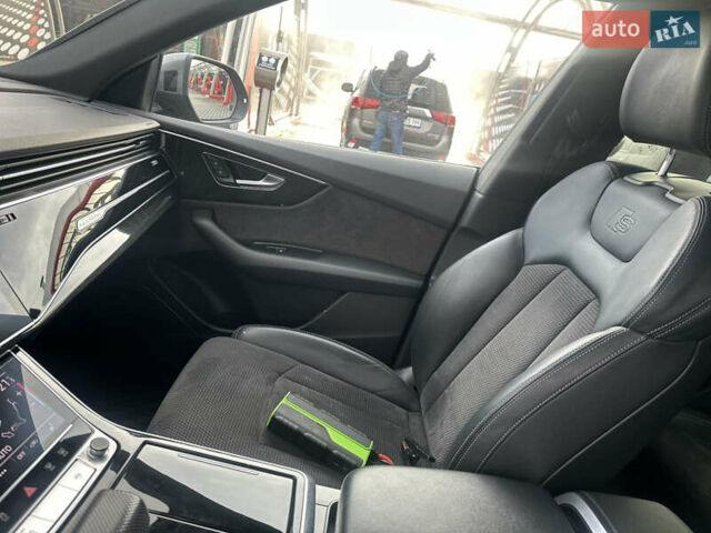 Сірий Ауді Q8, об'ємом двигуна 2.97 л та пробігом 130 тис. км за 65000 $, фото 9 на Automoto.ua