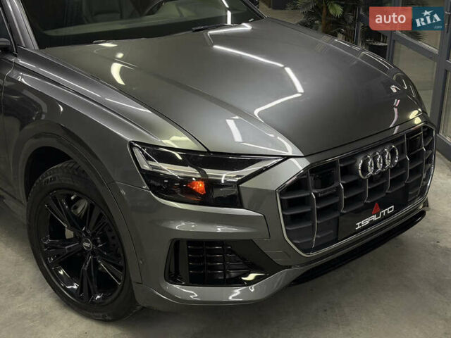 Серый Ауди Q8, объемом двигателя 3 л и пробегом 74 тыс. км за 54500 $, фото 2 на Automoto.ua
