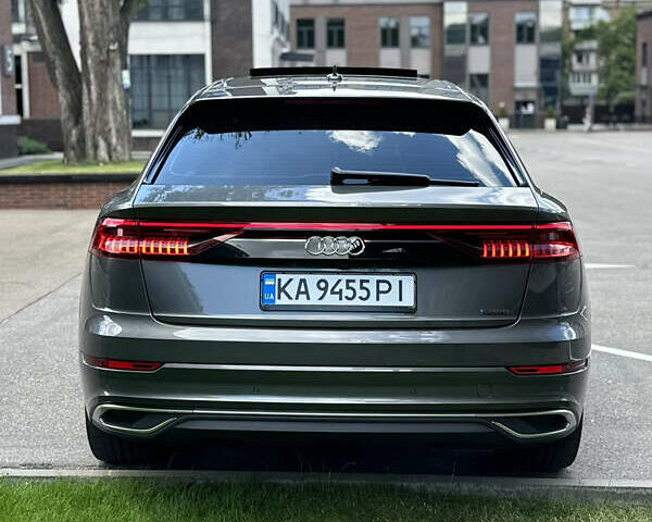 Сірий Ауді Q8, об'ємом двигуна 3 л та пробігом 140 тис. км за 54500 $, фото 16 на Automoto.ua