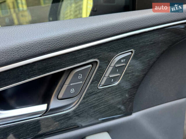 Серый Ауди Q8, объемом двигателя 3 л и пробегом 150 тыс. км за 40900 $, фото 17 на Automoto.ua
