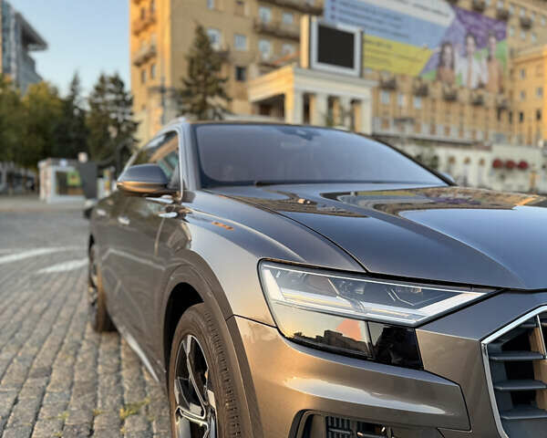 Серый Ауди Q8, объемом двигателя 3 л и пробегом 97 тыс. км за 48500 $, фото 3 на Automoto.ua