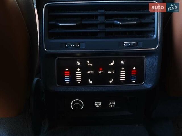 Серый Ауди Q8, объемом двигателя 3 л и пробегом 164 тыс. км за 47500 $, фото 17 на Automoto.ua