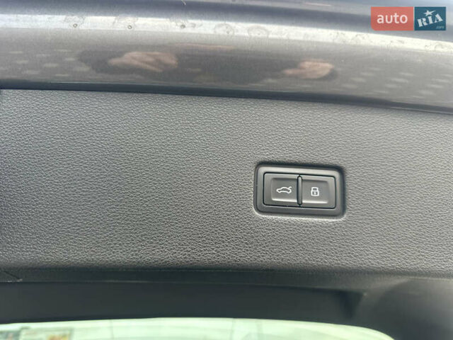 Сірий Ауді Q8, об'ємом двигуна 2.97 л та пробігом 130 тис. км за 65000 $, фото 12 на Automoto.ua