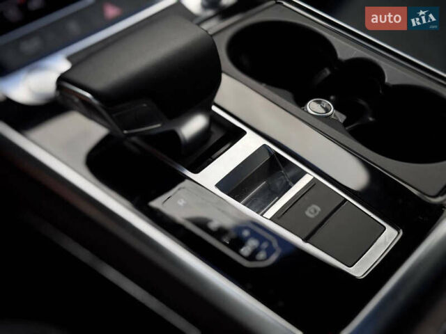 Серый Ауди Q8, объемом двигателя 3 л и пробегом 103 тыс. км за 46500 $, фото 38 на Automoto.ua