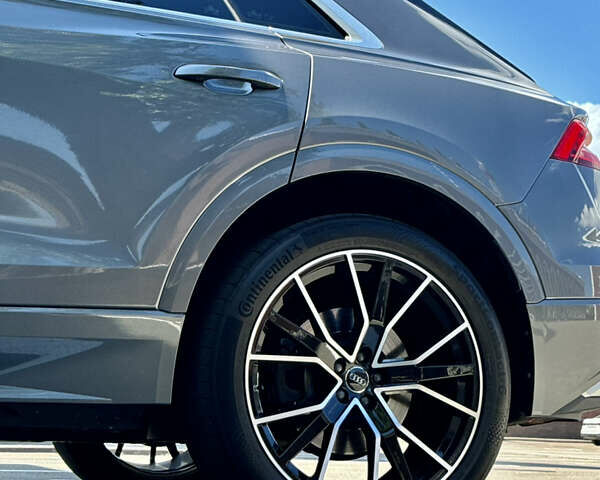 Сірий Ауді Q8, об'ємом двигуна 3 л та пробігом 140 тис. км за 54500 $, фото 18 на Automoto.ua