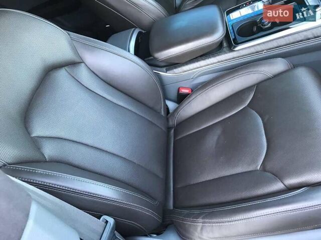 Сірий Ауді Q8, об'ємом двигуна 3 л та пробігом 141 тис. км за 63490 $, фото 12 на Automoto.ua