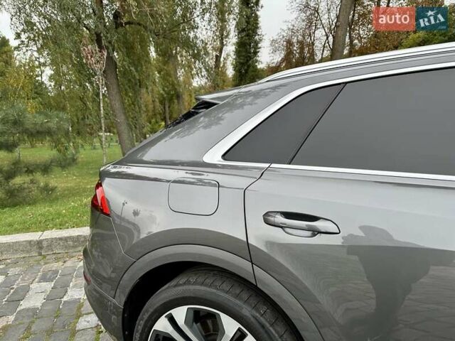 Серый Ауди Q8, объемом двигателя 3 л и пробегом 125 тыс. км за 48999 $, фото 11 на Automoto.ua