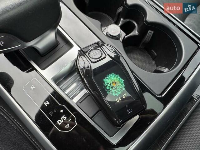 Серый Ауди Q8, объемом двигателя 3 л и пробегом 142 тыс. км за 44900 $, фото 92 на Automoto.ua