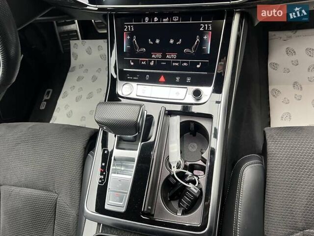 Сірий Ауді Q8, об'ємом двигуна 2.97 л та пробігом 78 тис. км за 65099 $, фото 22 на Automoto.ua