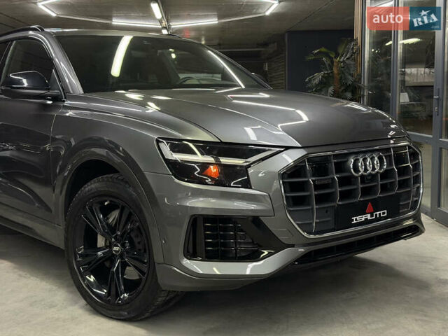 Серый Ауди Q8, объемом двигателя 3 л и пробегом 74 тыс. км за 54500 $, фото 3 на Automoto.ua