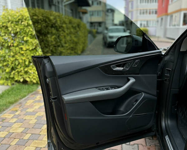 Сірий Ауді Q8, об'ємом двигуна 3 л та пробігом 64 тис. км за 54990 $, фото 14 на Automoto.ua