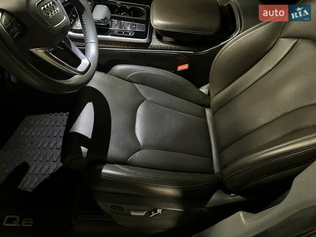 Сірий Ауді Q8, об'ємом двигуна 3 л та пробігом 160 тис. км за 52000 $, фото 10 на Automoto.ua