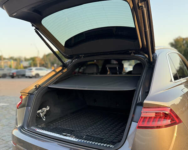 Серый Ауди Q8, объемом двигателя 3 л и пробегом 97 тыс. км за 48500 $, фото 8 на Automoto.ua