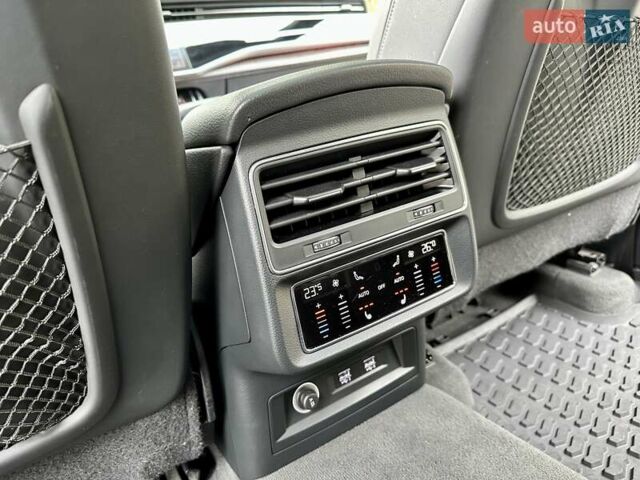 Серый Ауди Q8, объемом двигателя 3 л и пробегом 125 тыс. км за 48999 $, фото 97 на Automoto.ua