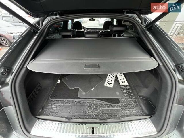 Сірий Ауді Q8, об'ємом двигуна 2.97 л та пробігом 78 тис. км за 65099 $, фото 36 на Automoto.ua