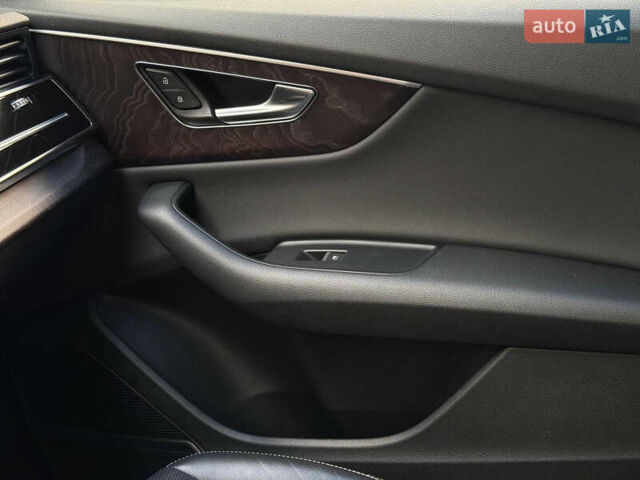 Серый Ауди Q8, объемом двигателя 3 л и пробегом 103 тыс. км за 46500 $, фото 39 на Automoto.ua